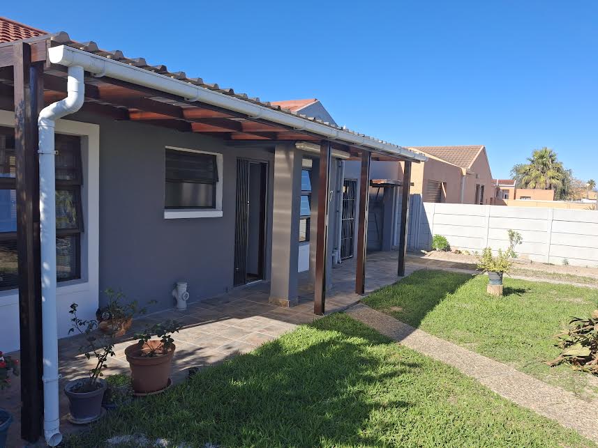 3 Bedroom Property for Sale in Electric City Western Cape